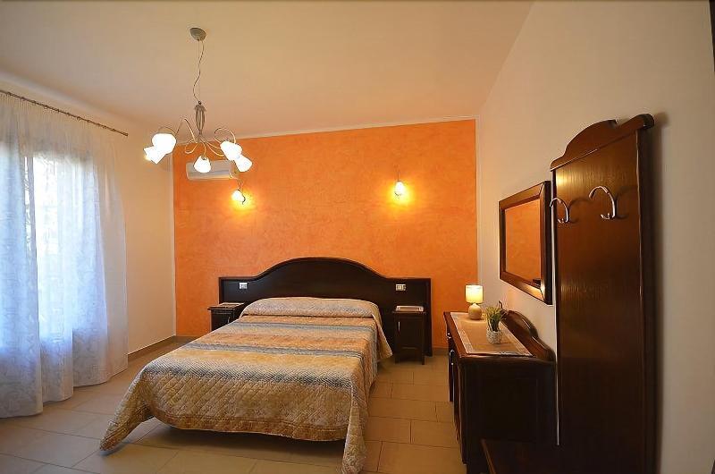 Baia Santa Margherita B&B Кастеллуццо Экстерьер фото
