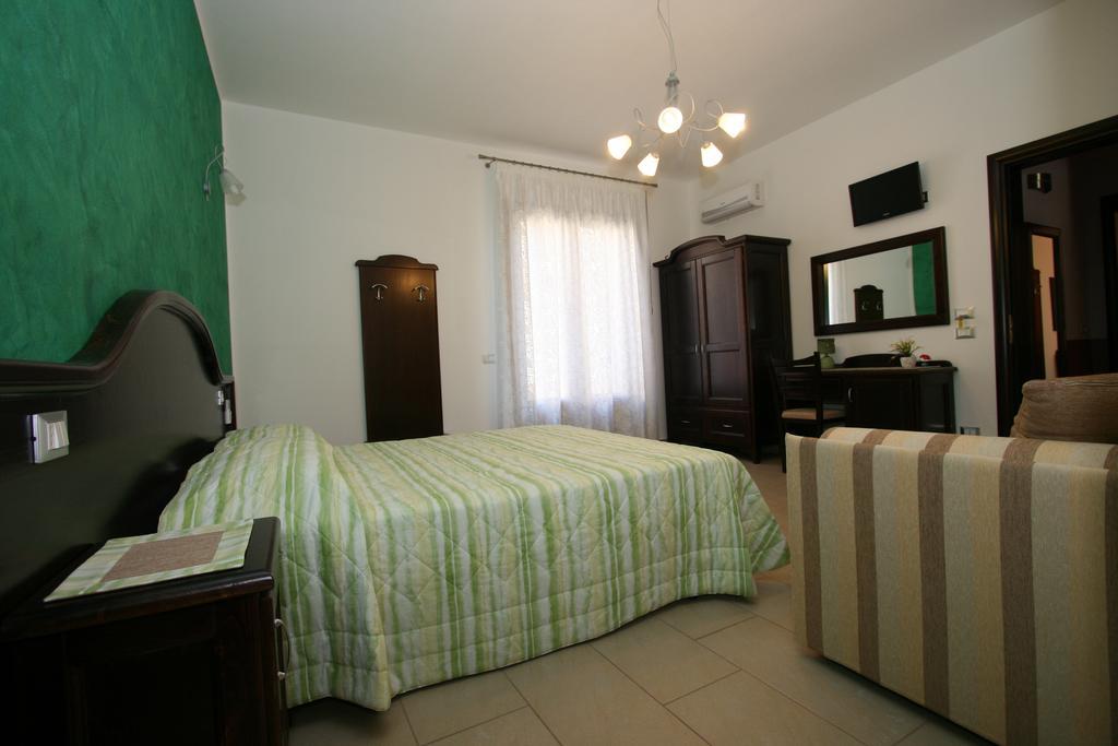 Baia Santa Margherita B&B Кастеллуццо Номер фото